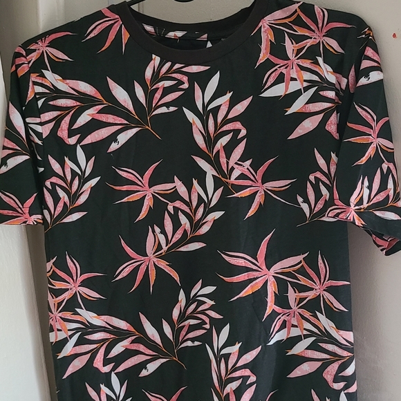 Shirt - Picture 2 of 5